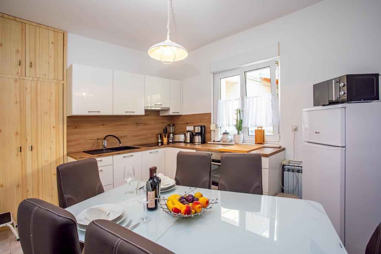 Apartments Adisa أوميس المظهر الخارجي الصورة