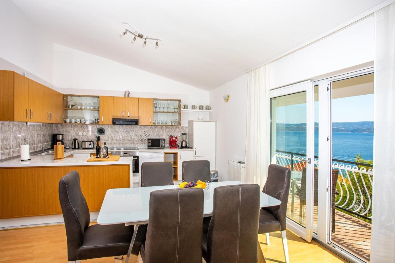 Apartments Adisa أوميس المظهر الخارجي الصورة