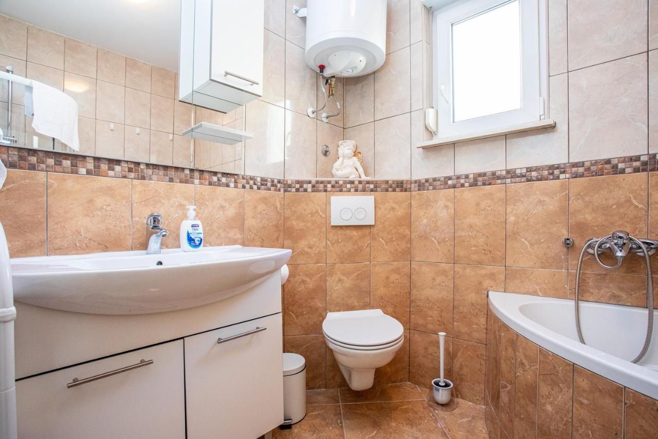 Apartments Adisa أوميس المظهر الخارجي الصورة