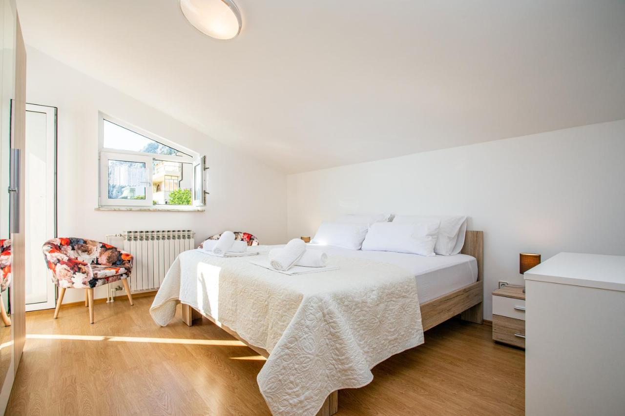 Apartments Adisa أوميس المظهر الخارجي الصورة